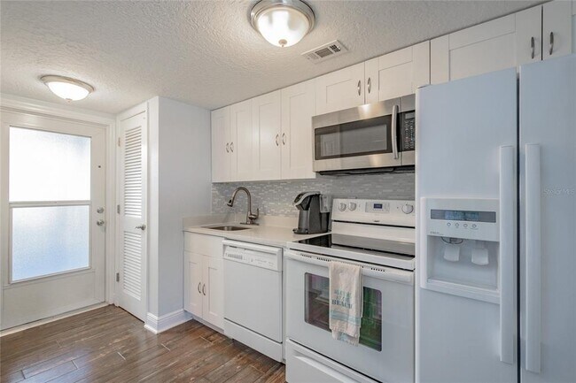 Building Photo - 2566 Gary Cir