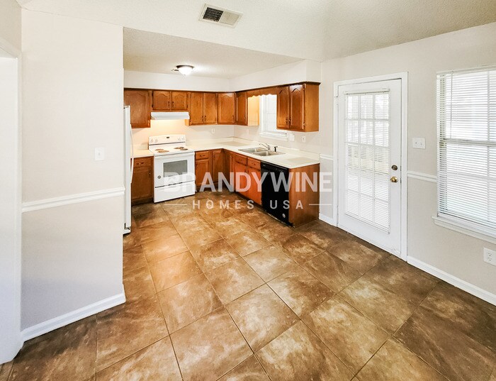Building Photo - 4702 Crestfield Rd