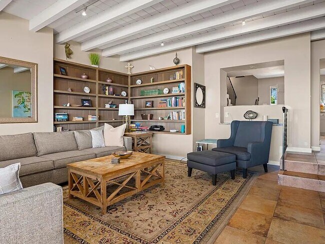 Building Photo - 945 Harbor View Dr