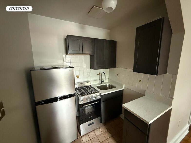 Building Photo - 257 Adelphi St