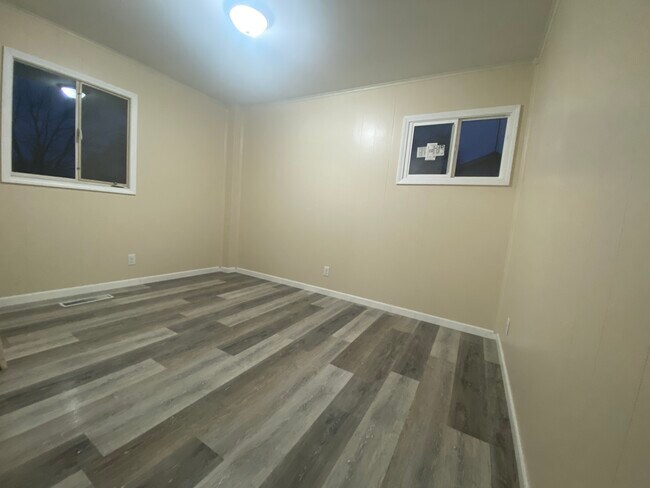 Building Photo - 429 Eldon Dr NW