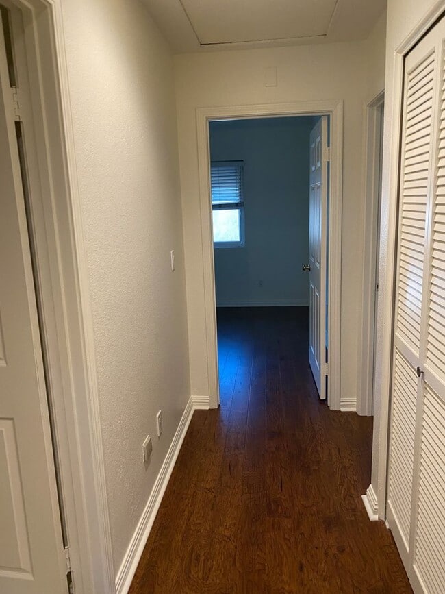 Building Photo - Awesome Townhouse in El Segundo w/Laundry in Unit, Garage and Pool