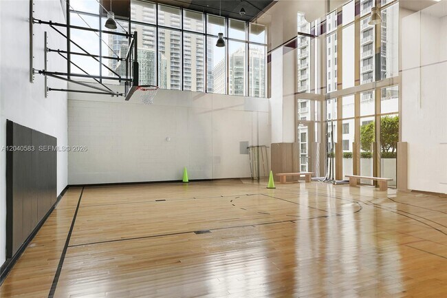 Building Photo - 1010 Brickell Ave