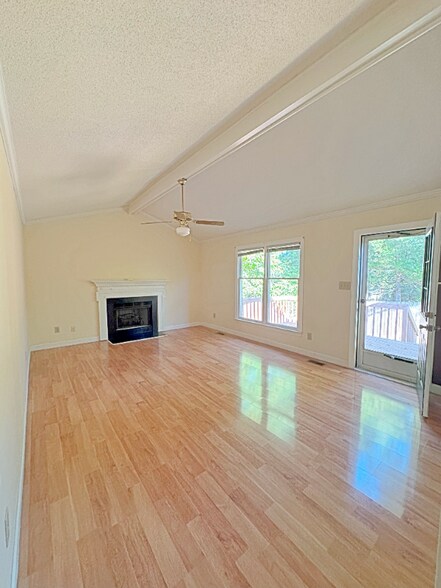 Building Photo - 102 Rock Nest Ct