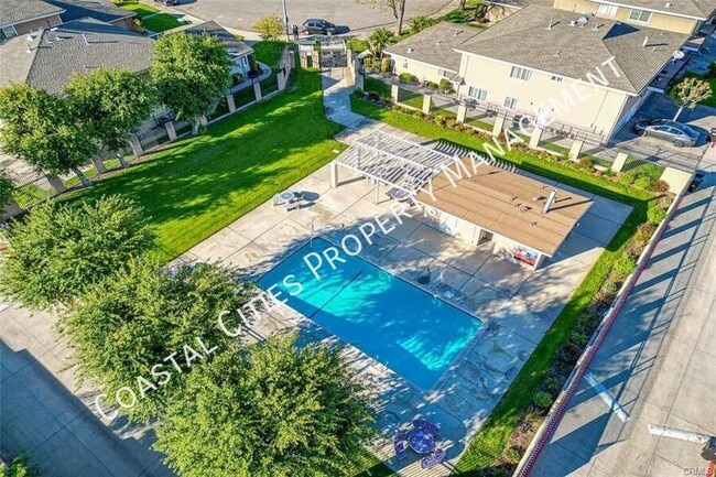 Building Photo - 2429 College Ln