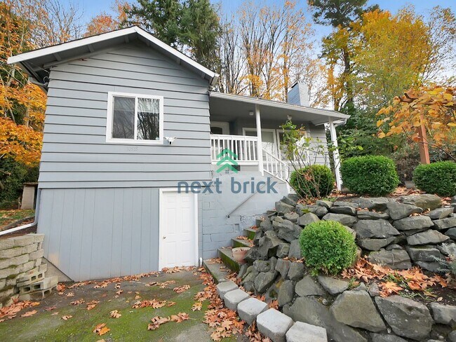 Building Photo - A beautiful 4 bed and 2 bathroom house for rent