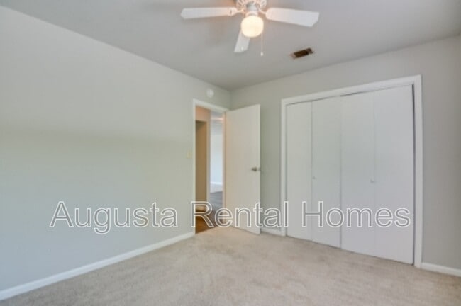 Building Photo - 2822 Thomas Ln