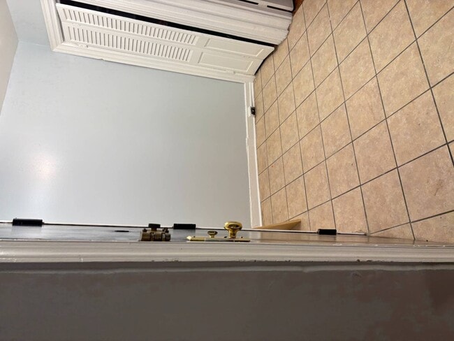 Building Photo - 176 E 93rd St