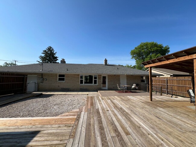 Building Photo - Home with Paradise Setting in Backyard! Available July 2026!! $2,500 Monthly!