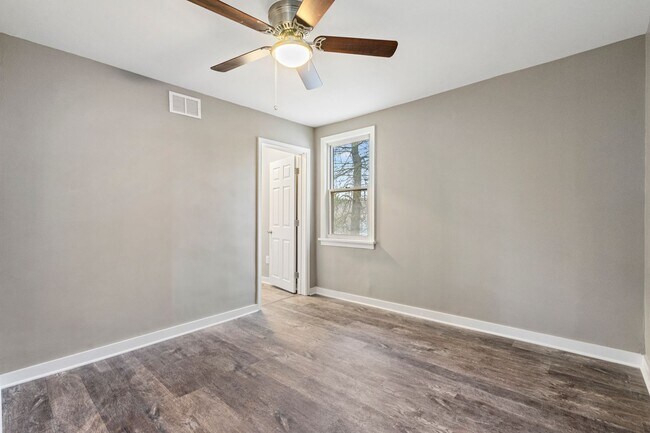 Building Photo - Recently Renovated 4 Bedroom Home in Swissvale - Available in March