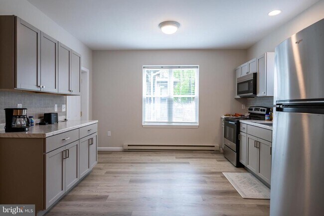 Building Photo - 419 Woodward St