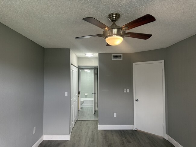 Building Photo - 2880 N Oakland Forest Dr