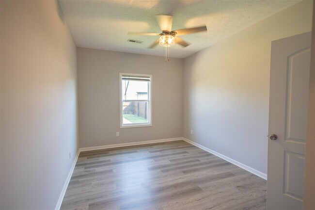 Building Photo - 2321 Trenton Ln