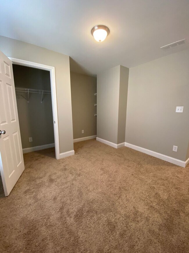 Building Photo - 162 Strickland Ave