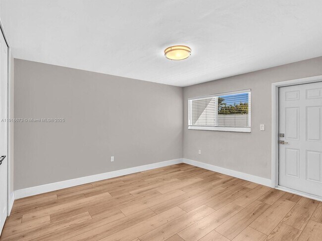 Building Photo - 1030 9th St