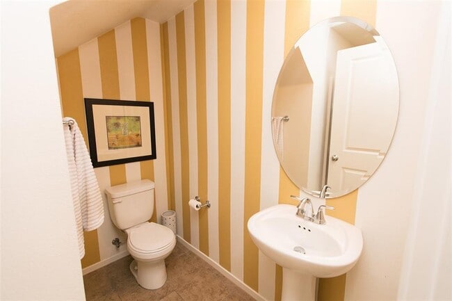 Building Photo - Urban living in this Gorgeous 3 bedroom 3....