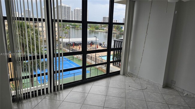 Building Photo - 2017 S Ocean Dr