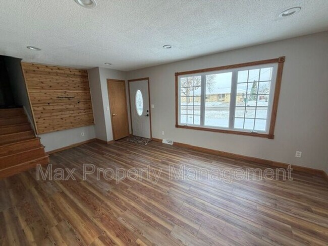 Building Photo - 205 2nd St NW