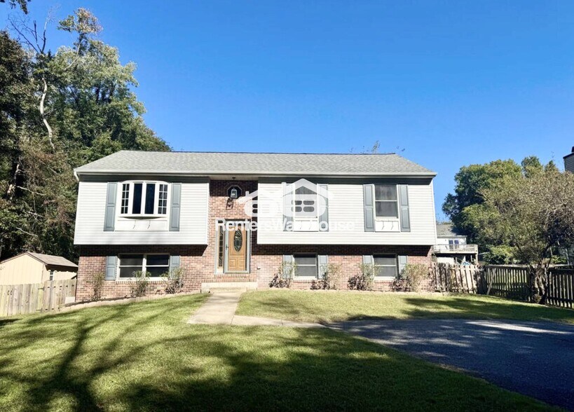 Primary Photo - 6435 Williams St
