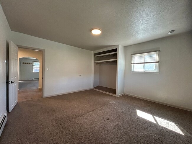 Building Photo - Cozy 2 Bed, 1 Bath Cottage in the Heart of Hamilton