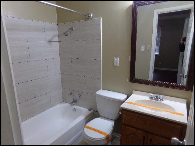 Building Photo - 13 Point O Woods Dr