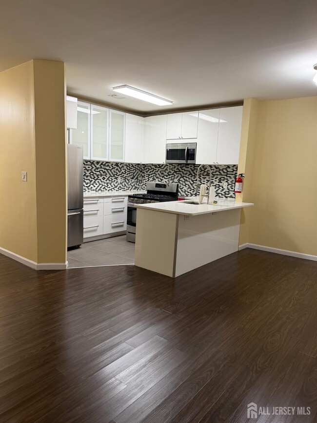 Building Photo - 5061 Beech Ct