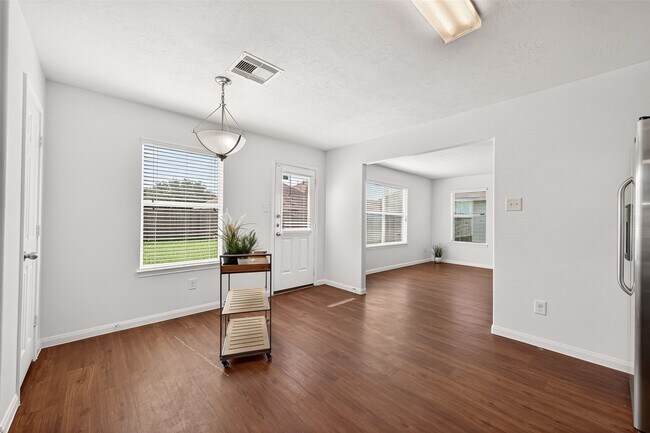 Building Photo - 5943 Stockholm Ct