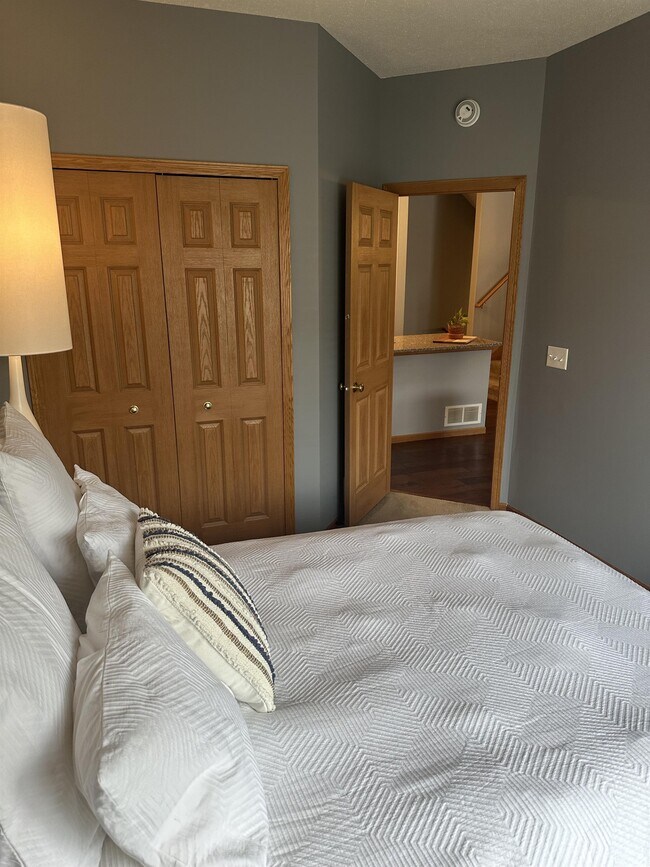 Building Photo - 6809 Pine Crest Trail S