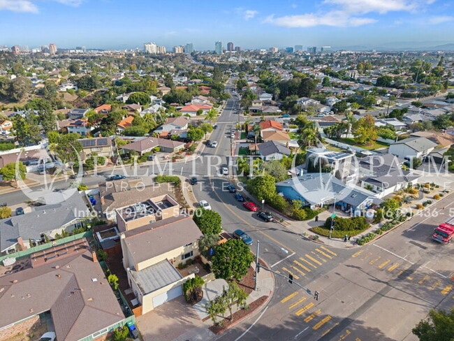 Building Photo - 3582 Governor Dr