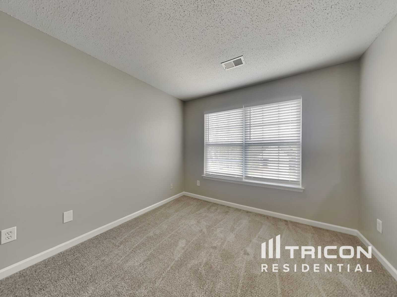 Building Photo - 409 Kara Ln