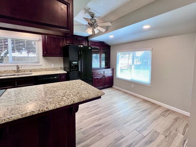 Building Photo - $2,850 Shaw & Academy 4 Bedroom / 2 Bathro...