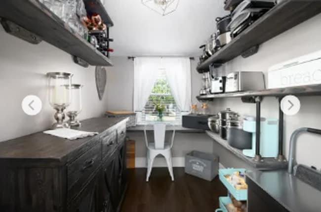 Building Photo - 4 Bedroom with a Hot Tub in the heart of t...