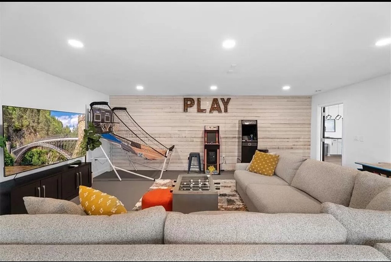 Building Photo - 22 Deer Path