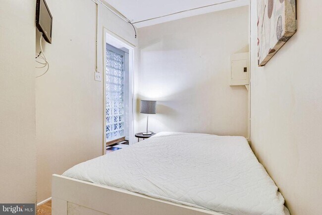 Building Photo - 1111 Arlington Blvd