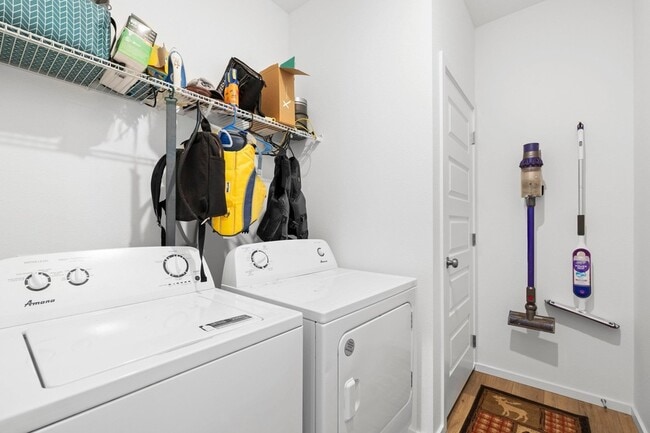 Building Photo - 10813 N Beaverhead Rd