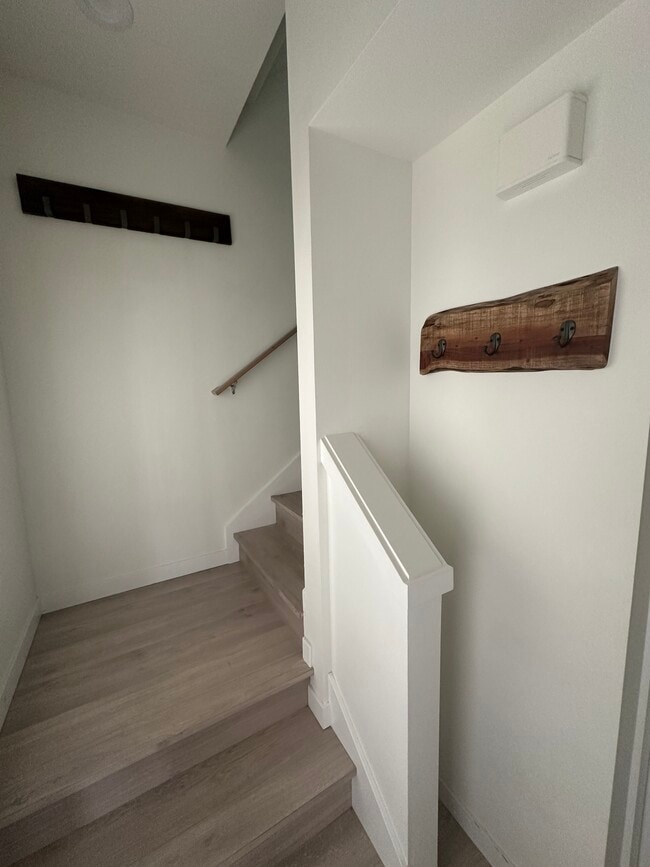 Building Photo - Capitol Hill Townhome