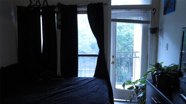 Building Photo - 1910 Robbins Pl