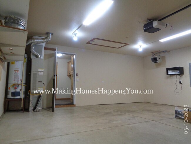Building Photo - 405 Lavender St