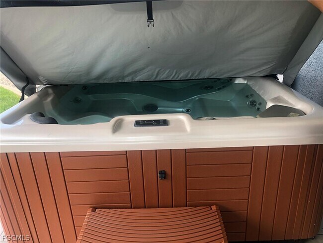 Building Photo - 417 SE 21st Terrace