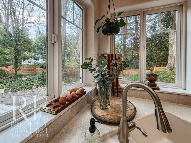 Building Photo - Light-Filled View Home with Vaulted Ceilings & Warm Wood Finishes