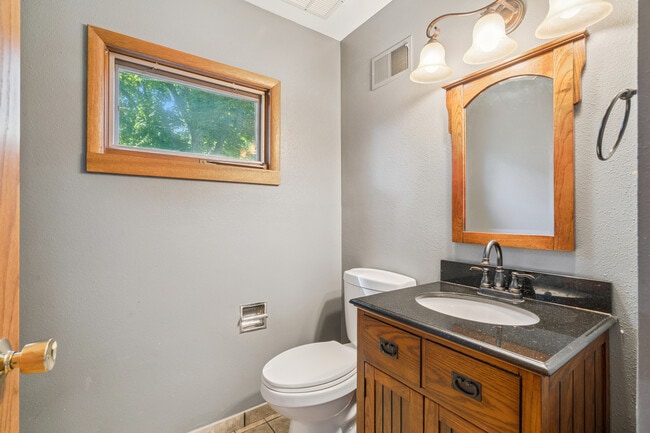 Building Photo - 923 Talwrn Ct