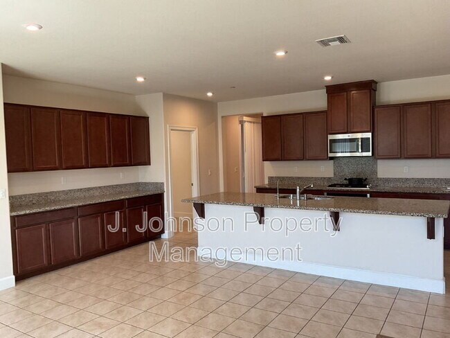 Building Photo - 644 Albany St