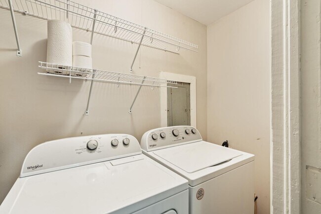 Building Photo - Charming 3BR Home + Bonus Room Near Downtown Savannah & Tybee Island