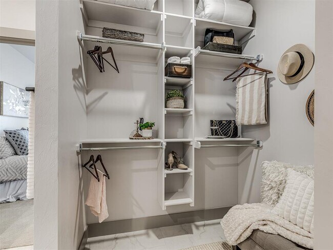 Building Photo - 2633 Crescent Ave