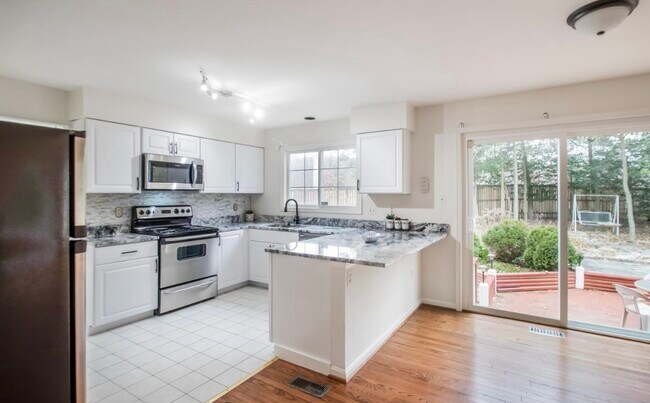 Building Photo - 4100 Ulster Rd