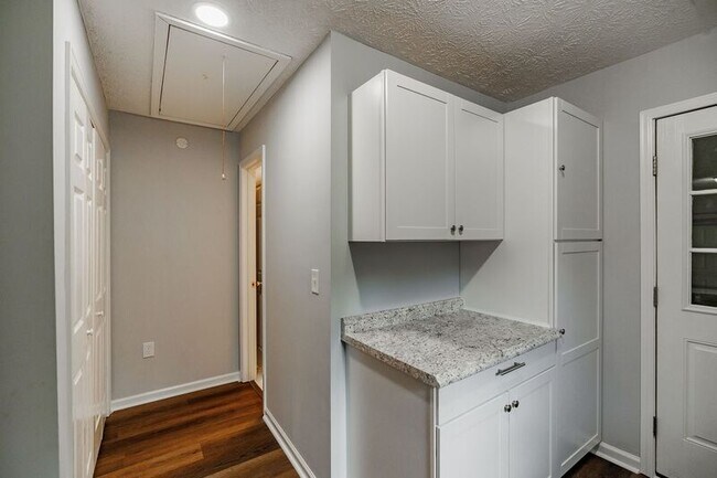 Building Photo - 2603 Hog Mountain Rd