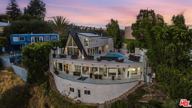 Building Photo - 8460 Cole Crest Dr