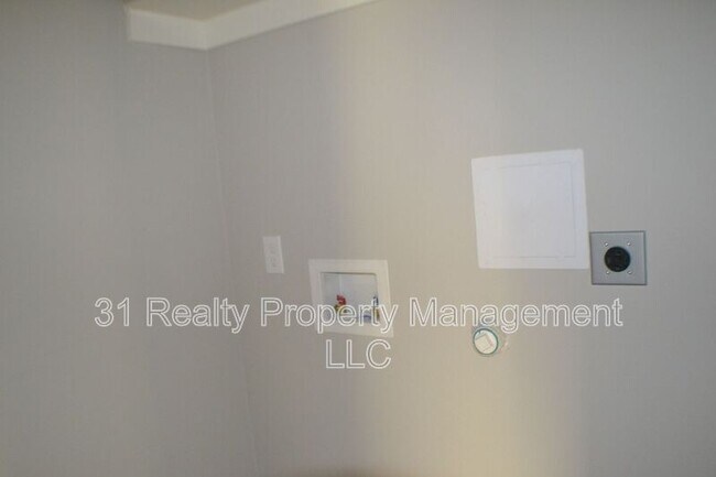 Building Photo - 1101 Southridge Ln