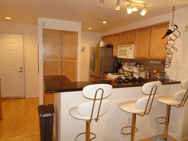 Building Photo - 320 Caldecott Ln