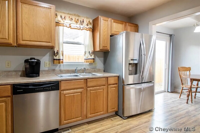 Building Photo - 620 Alexander Ave